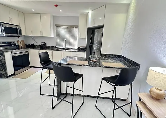 Luxury 3-bed Haven With Jacuzzi And Gorgeous Views Apartamento *