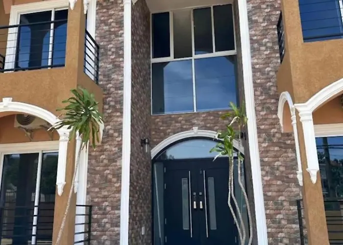 Luxury 3-bed Haven With Jacuzzi And Gorgeous Views