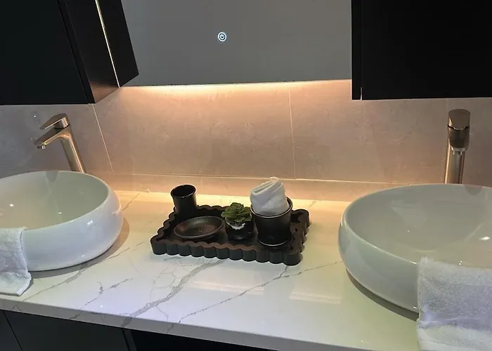 Apartamento Luxury 3-bed Haven With Jacuzzi And Gorgeous Views *