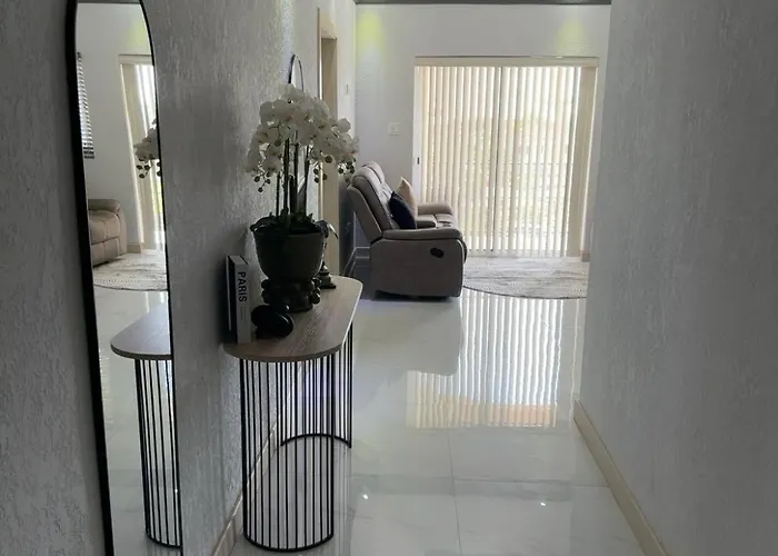 Luxury 3-bed Haven With Jacuzzi And Gorgeous Views Apartamento