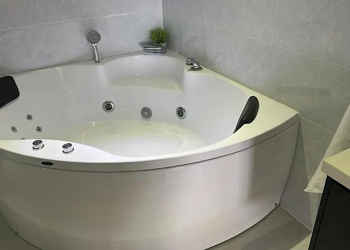 Luxury 3-bed Haven With Jacuzzi And Gorgeous Views Apartamento Montego Bay